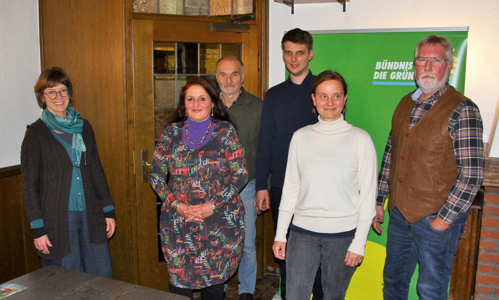 LnR: Gudula Benning u. Eva Kohl (Beisitzerinnen), Ulrich Eydam (Kassierer), Jens Werner Kersting (OV-Sprecher), Silke Wellmeier (Direktkandidatin Landtagswahl), Franz-Josef Gude (2. OV-Sprecher)