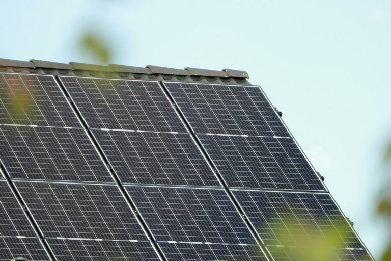 Großes Potenzial auf den Hausdächern — Einladung zum Photovoltaikvortrag