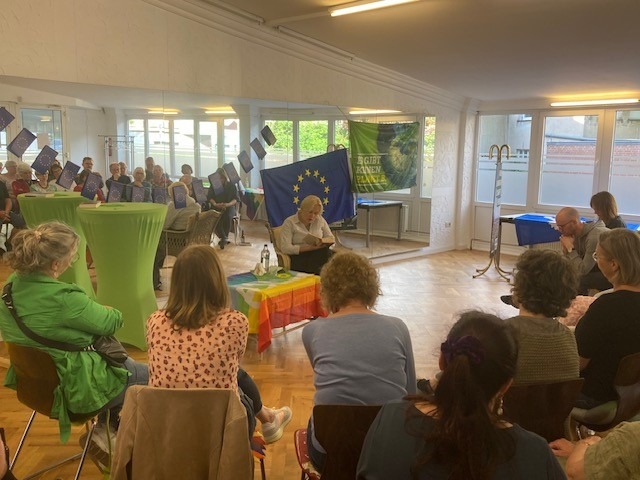 „Schauen Sie nicht weg!“ Lesung und Diskussion mit Autorin Anne Rabe im „Green Office“